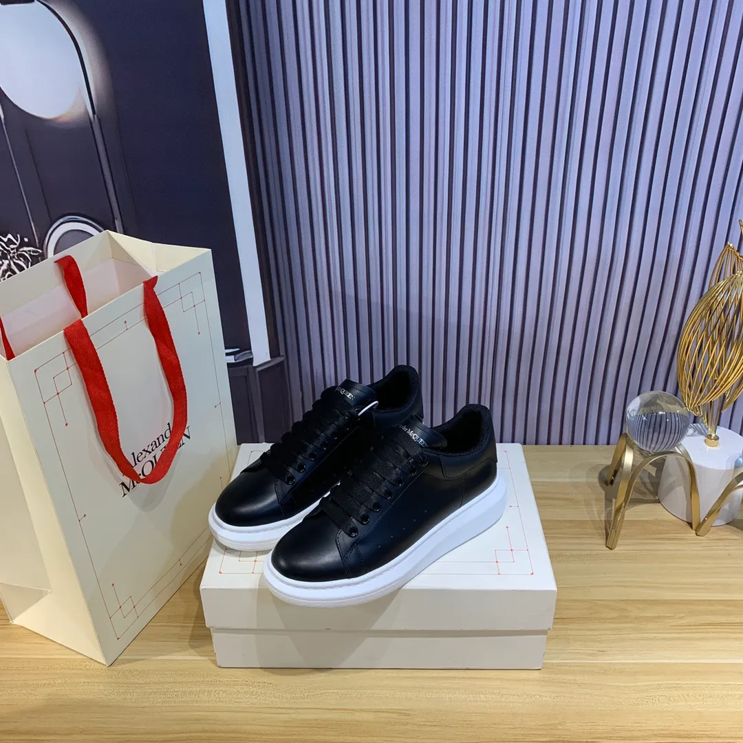 👟👟Ex-factory price 560👟👟Snake pattern professional McQueen factory. Top version. Couple model Alexander McQUEEN high version has been upgraded to the highest quality again✅.McQueen dad shoes 💪McQueen spring, summer, autumn and winter top version purchasing agent level✅ Recruiting national online and offline agents to join🤝 🏆Fabric: Original materials imported from Italy. Texture, water-resistant and non-discoloring 🏆Inner lining: ️A-grade Italian imported lining resistant to dirt, sweat-absorbent, breathable and comfortable 🏆Foot pads: top-grade imported Italian super-soft cowhide leather 🏆Outsole: PU+counter 1:1 🏆Shoe box: original white box. Plus white flip cover for double-layer protection. Cloth bag. Handbag. Certificate of 1:1 mold opening, 4-piece set. Delivered with a pair of shoelaces. 🖕🏿🖕🏿🖕🏿You can choose any pair of shoelaces in any color of our factory 🏆Code number: women’s 34-41. men’s 38-46 🏆Special remarks (women’s size 34.40.41, men’s size 38.45.46 is customized, no returns or exchanges) Win-win cooperation🤝